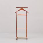 1047 1026 VALET STAND